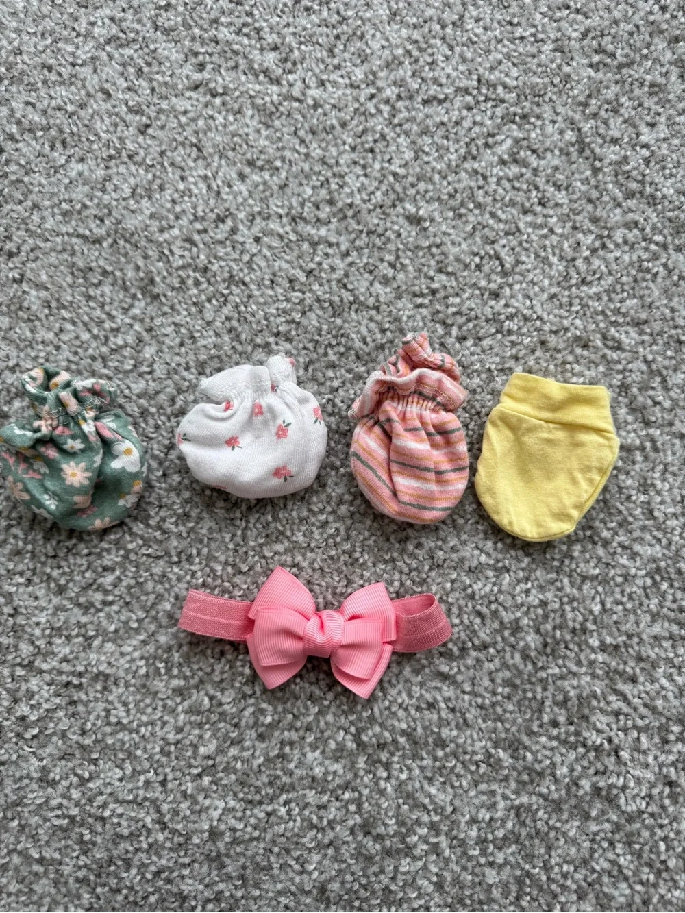 ✨Preemie Baby No-Scratch Hand-Mitts and Bow✨
